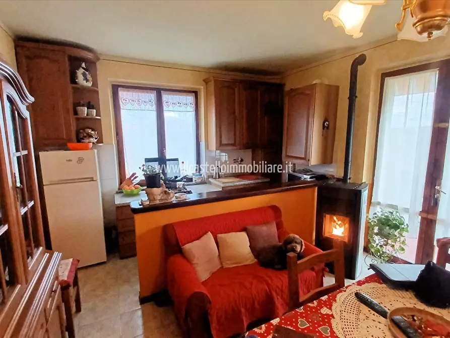 Immagine 1 di Appartamento in vendita  in via Della Resistenza, 44 a Cetona