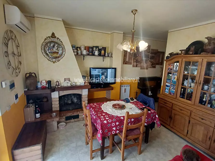 Immagine 2 di Appartamento in vendita  in via Della Resistenza, 44 a Cetona