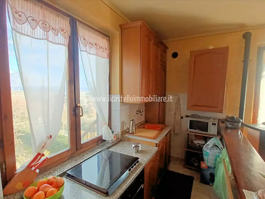 Immagine 3 di Appartamento in vendita  in via Della Resistenza, 44 a Cetona