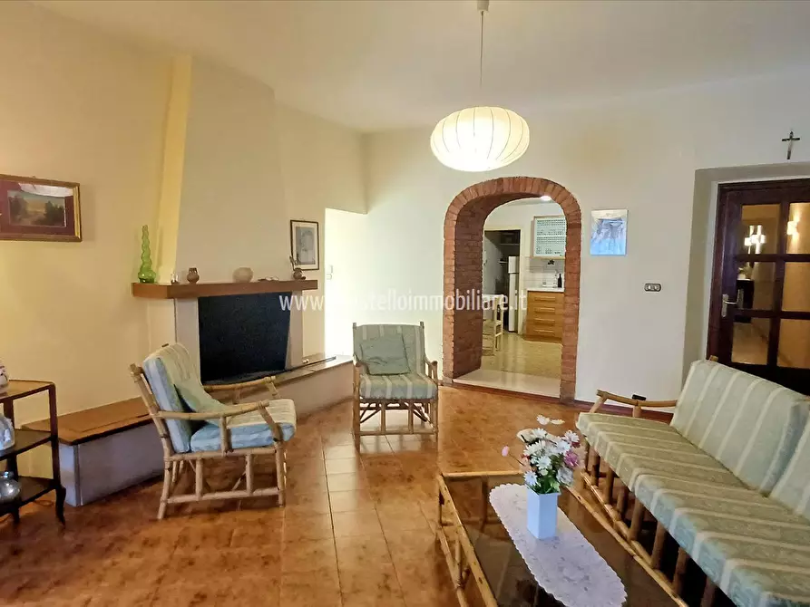 Immagine 2 di Appartamento in vendita  in via Della Collegiata, 2 a Sinalunga