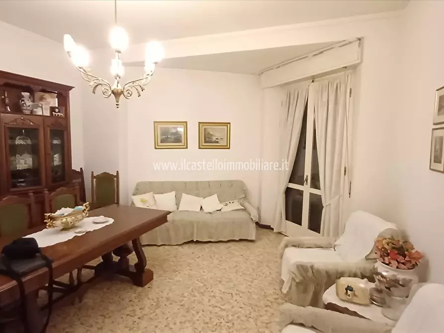 Immagine 1 di Appartamento in vendita  in piazza Giuseppe Garibaldi, 43 a Sinalunga