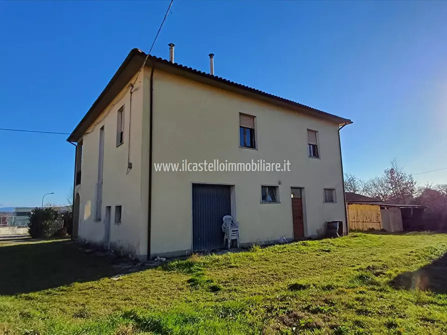 Immagine 2 di Villa in vendita  a Sinalunga