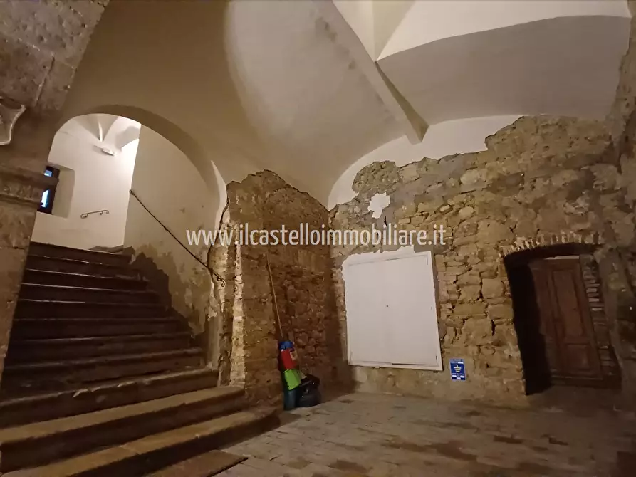 Immagine 10 di Cantina in vendita  a Sarteano