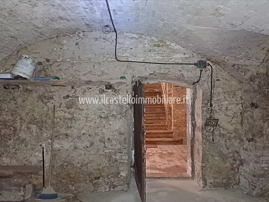 Immagine 5 di Cantina in vendita  a Sarteano