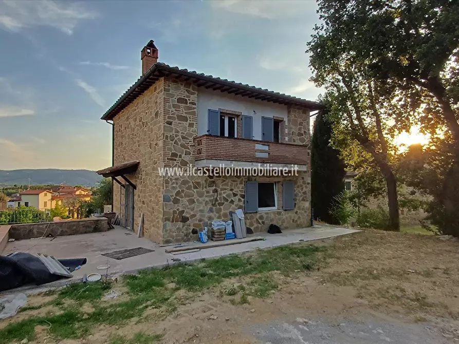 Immagine 1 di Villa in vendita  in via Giuseppe Mazzini, 2 a Lucignano