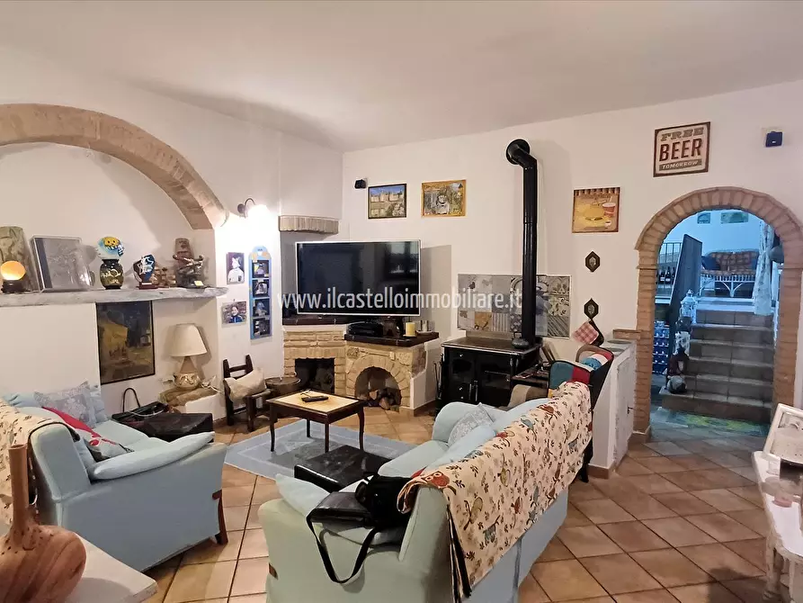 Immagine 3 di Appartamento in vendita  in Corso Giuseppe Garibaldi, 20 a Sarteano