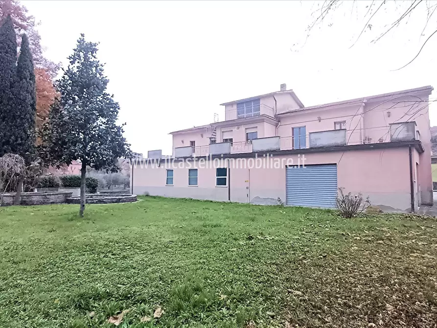 Immagine 1 di Villa in vendita  in viale Europa, 92 a Sarteano