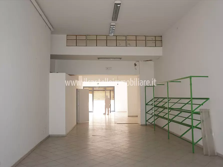 Immagine 10 di Locale commerciale in vendita  in via Michelangelo Buonarroti, 39 a Chiusi