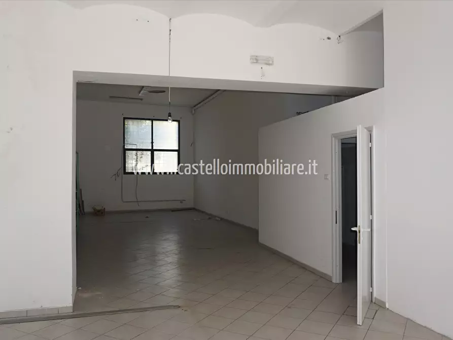 Immagine 7 di Locale commerciale in vendita  in via Michelangelo Buonarroti, 39 a Chiusi