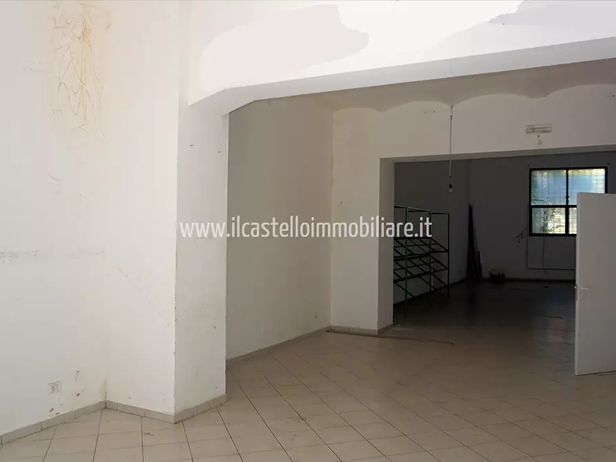 Immagine 8 di Locale commerciale in vendita  in via Michelangelo Buonarroti, 39 a Chiusi