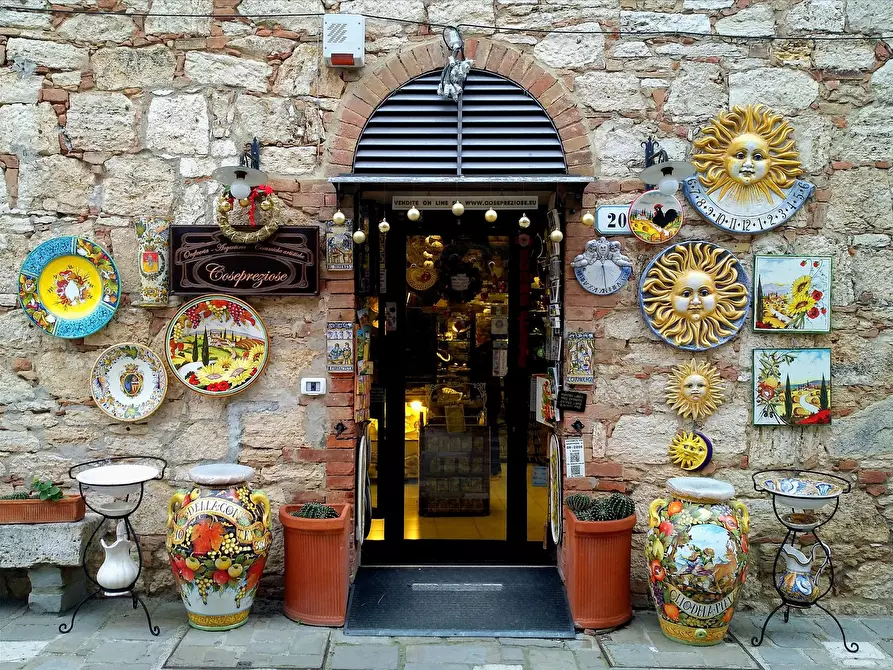 Immagine 1 di Licenza in vendita  in via Dei Mulini, 20 a San Quirico D'orcia