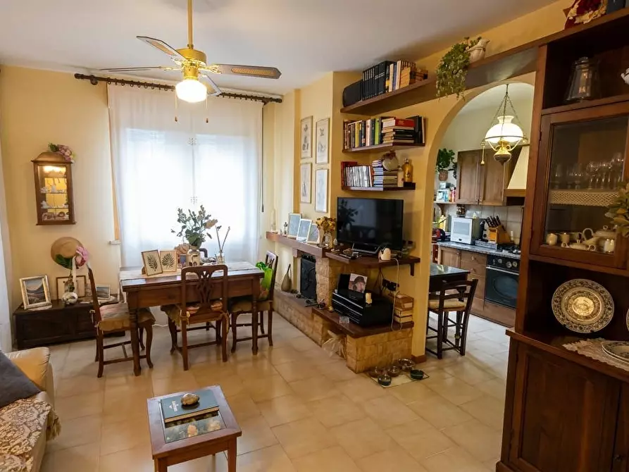 Immagine 5 di Appartamento in vendita  in piazza Dante, 6 a Chiusi
