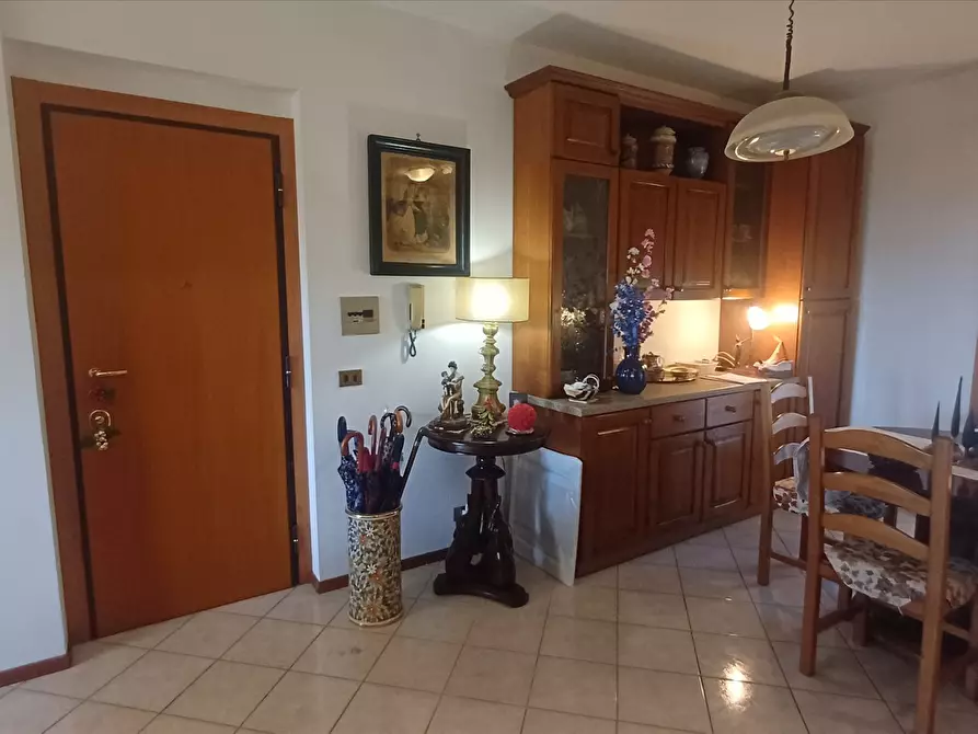 Immagine 5 di Appartamento in vendita  in via Romana, 103 a Montalcino