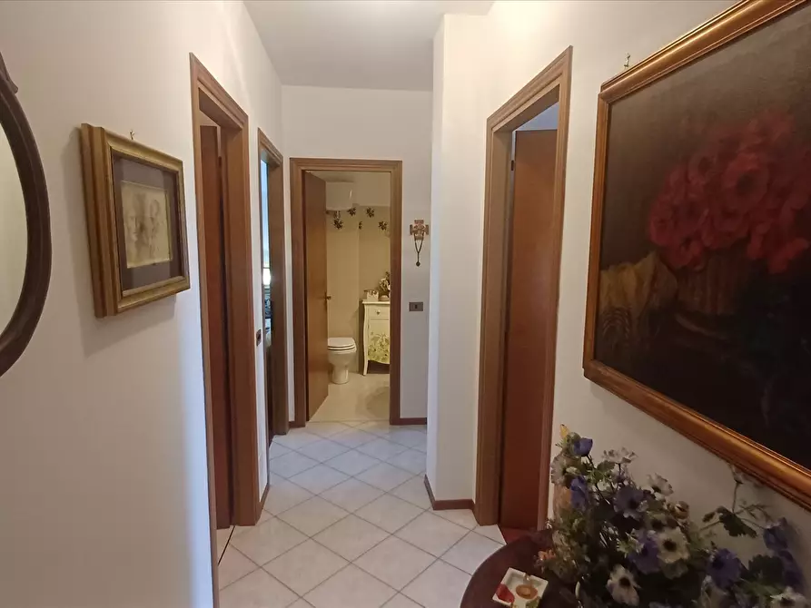 Immagine 6 di Appartamento in vendita  in via Romana, 103 a Montalcino