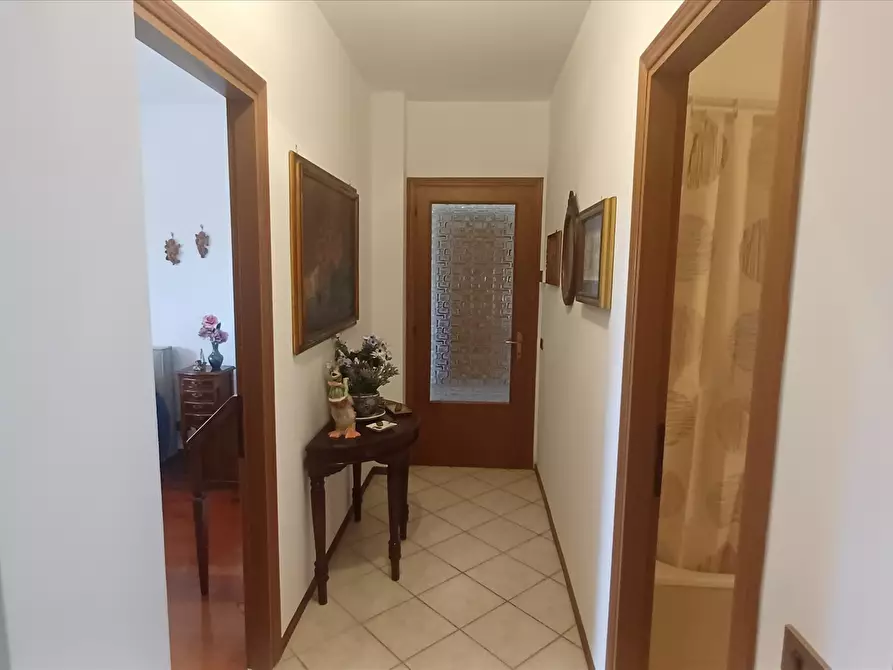 Immagine 7 di Appartamento in vendita  in via Romana, 103 a Montalcino