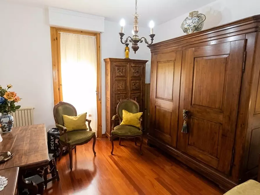 Immagine 8 di Appartamento in vendita  in via Romana, 103 a Montalcino