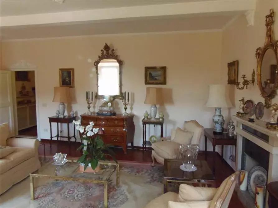 Immagine 2 di Appartamento in vendita  in Piazza Giuseppe Garibaldi, 43 a Sinalunga