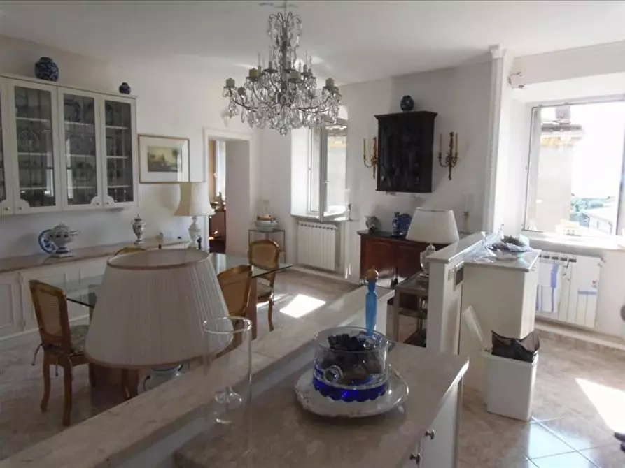 Immagine 5 di Appartamento in vendita  in Piazza Giuseppe Garibaldi, 43 a Sinalunga