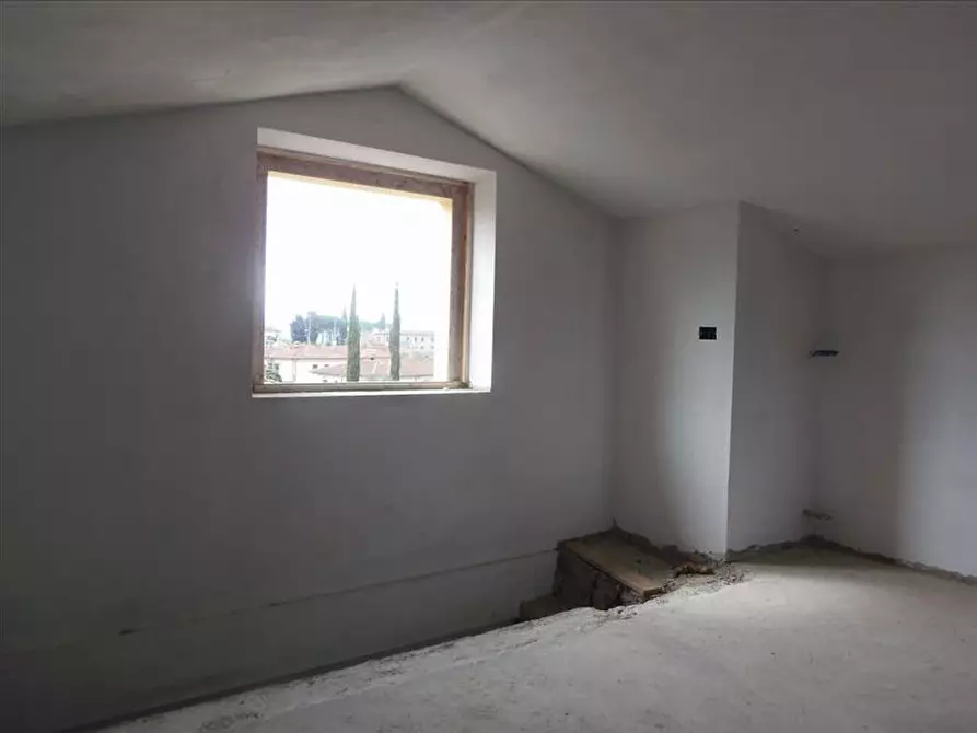 Immagine 9 di Appartamento in vendita  a Lucignano