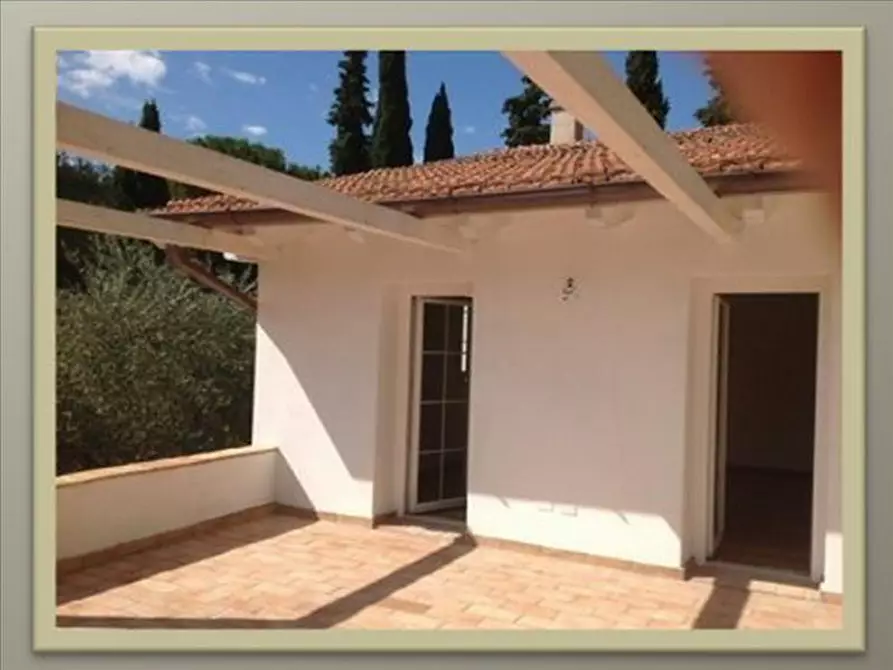 Immagine 5 di Villa in vendita  a Camaiore