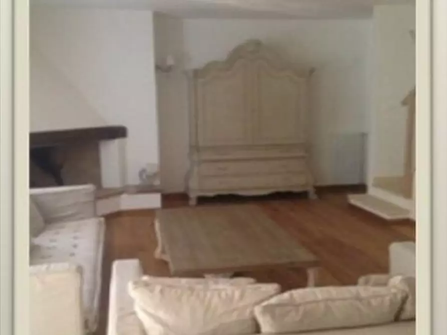 Immagine 7 di Villa in vendita  a Camaiore