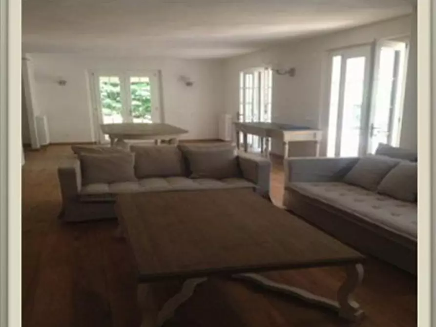 Immagine 8 di Villa in vendita  a Camaiore