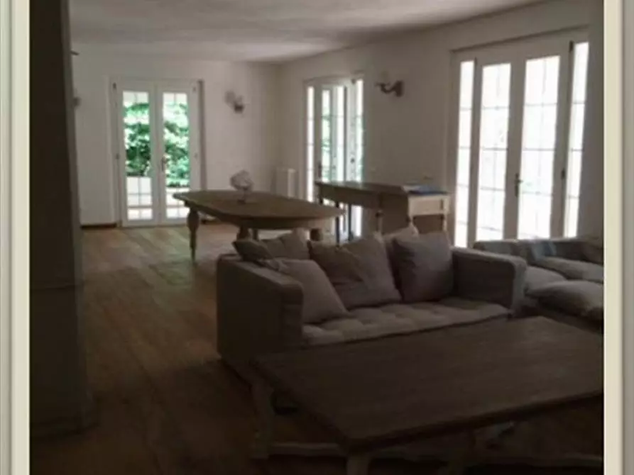 Immagine 9 di Villa in vendita  a Camaiore