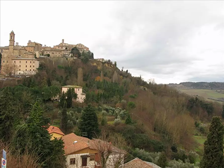 Immagine 10 di Palazzo in vendita  a Montepulciano