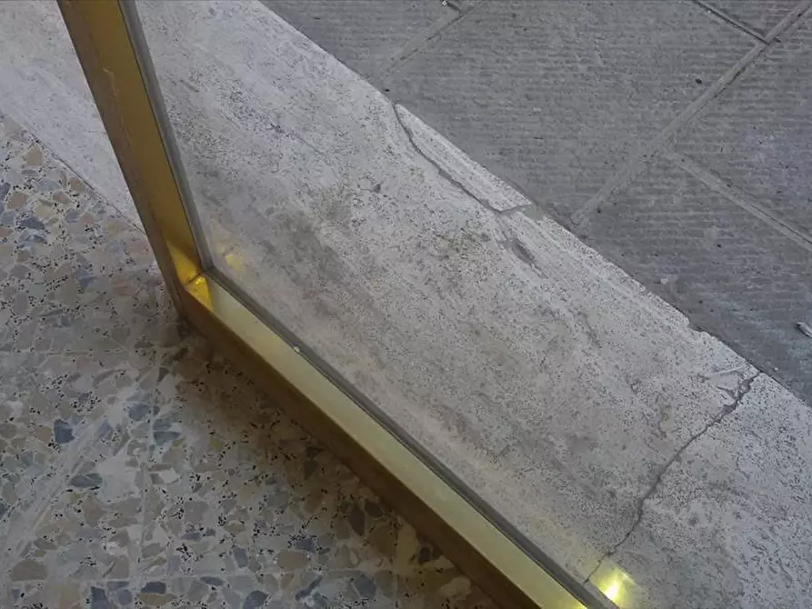 Immagine 2 di Locale commerciale in vendita  a Sinalunga