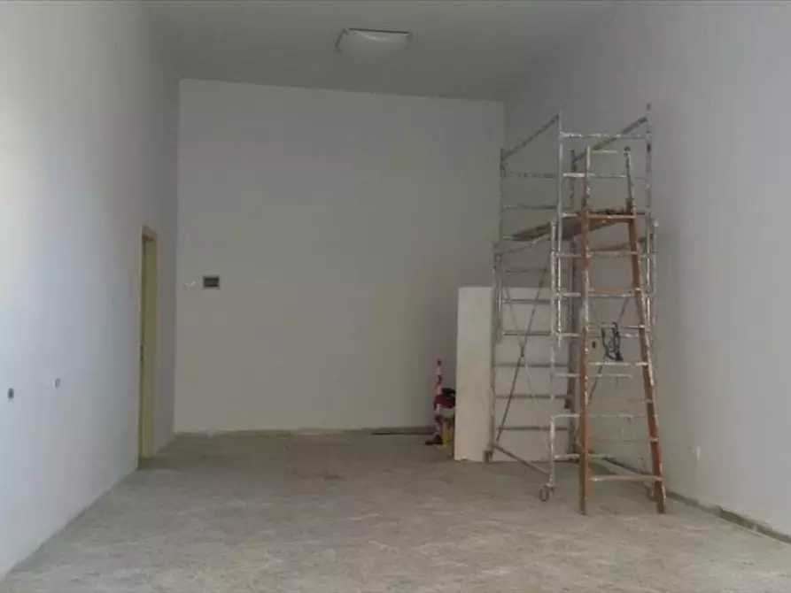 Immagine 3 di Locale commerciale in vendita  a Sinalunga