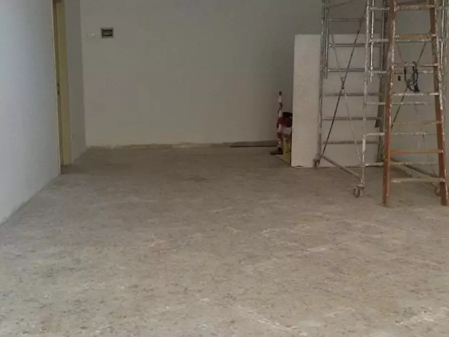 Immagine 4 di Locale commerciale in vendita  a Sinalunga