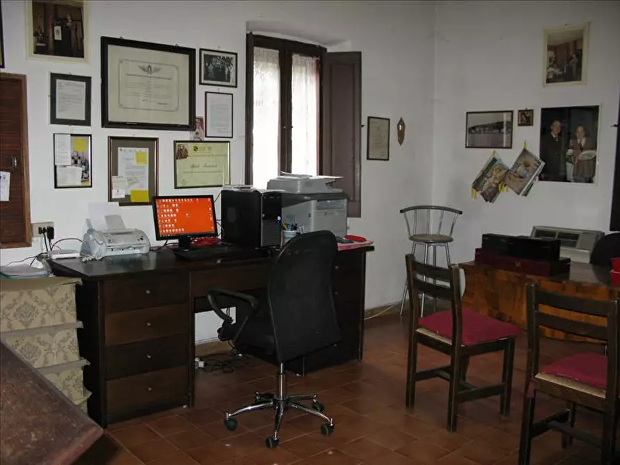 Immagine 4 di Palazzo in vendita  a Magione