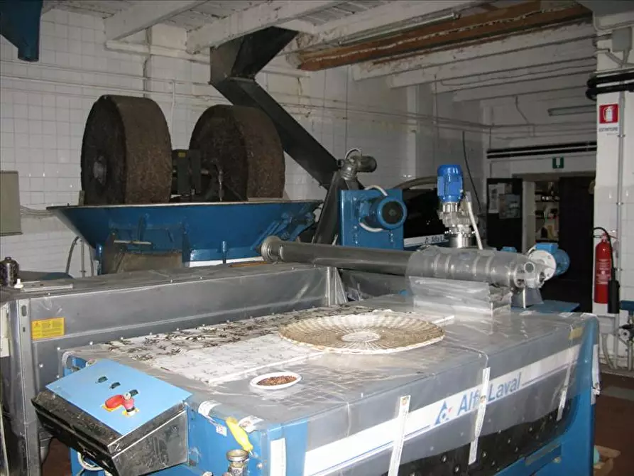 Immagine 7 di Palazzo in vendita  a Magione