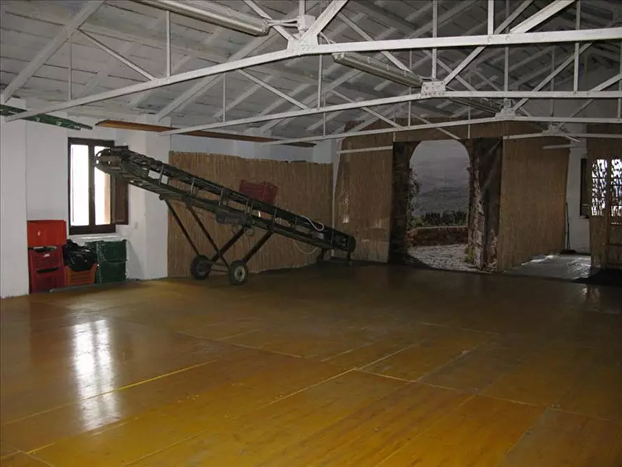 Immagine 8 di Palazzo in vendita  a Magione