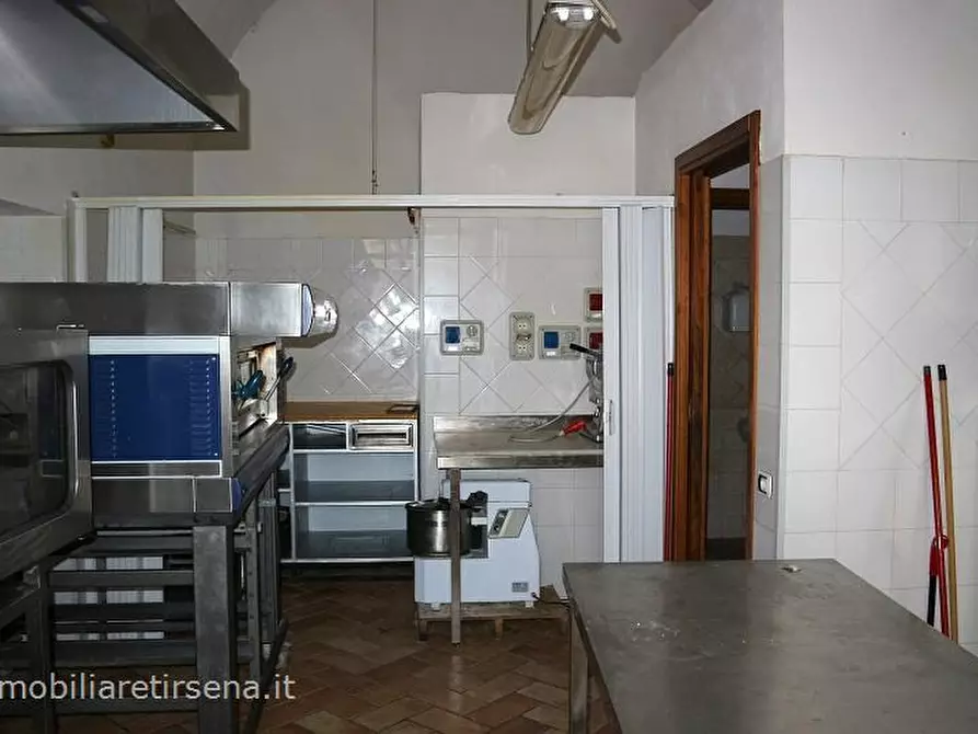 Immagine 3 di Locale commerciale in vendita  a Orvieto