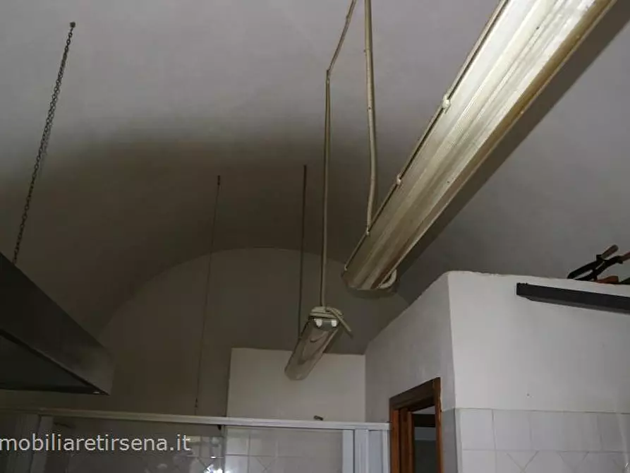 Immagine 4 di Locale commerciale in vendita  a Orvieto