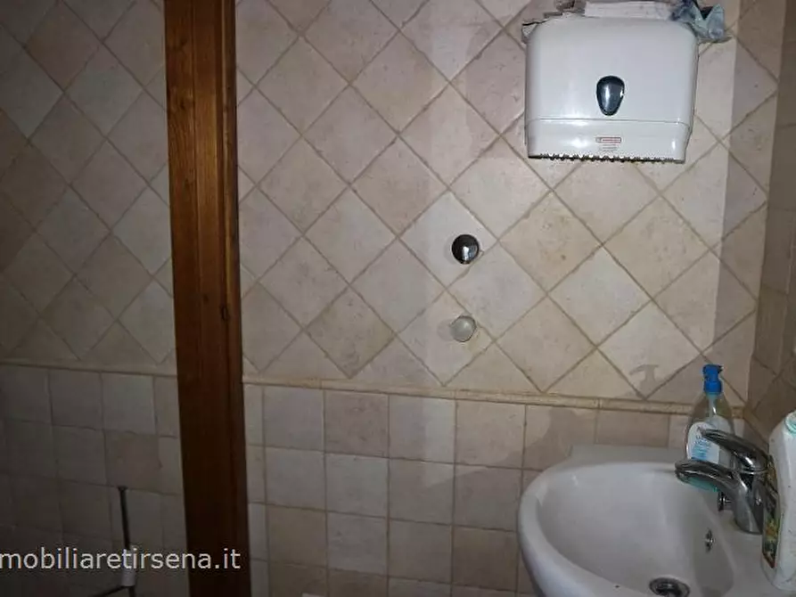 Immagine 5 di Locale commerciale in vendita  a Orvieto