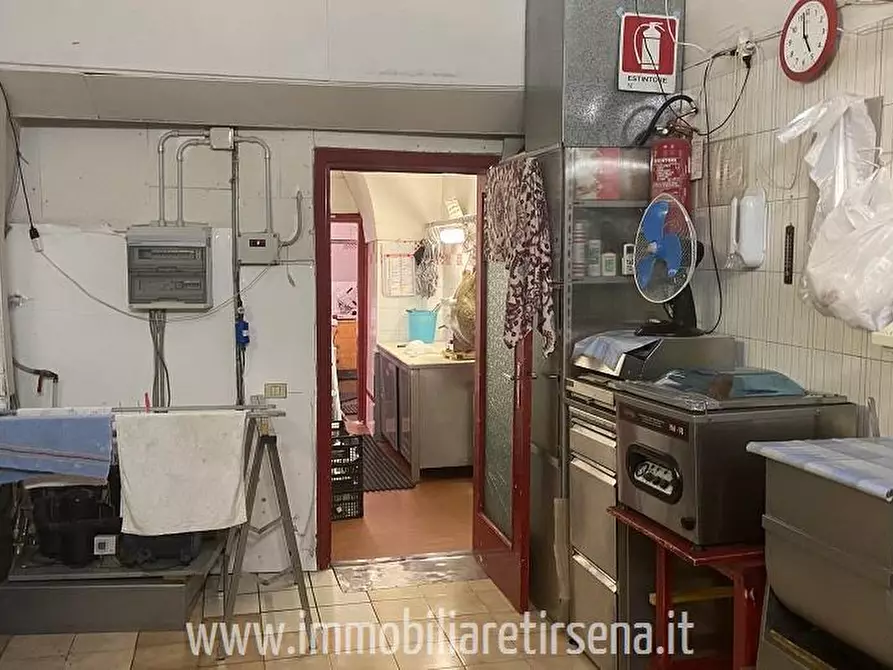 Immagine 2 di Locale commerciale in vendita  a Orvieto