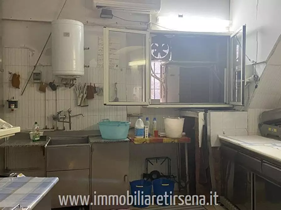 Immagine 3 di Locale commerciale in vendita  a Orvieto