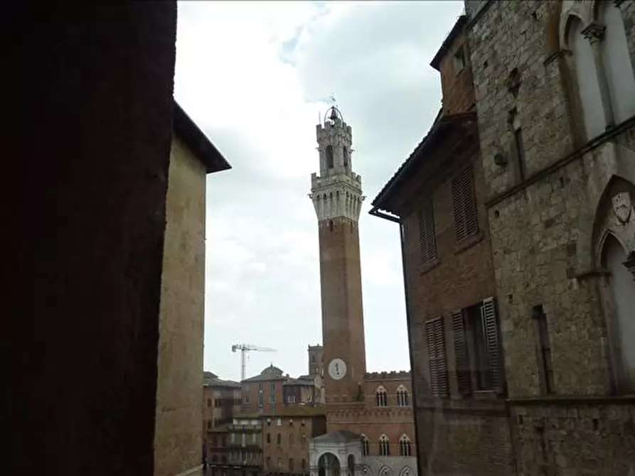 Immagine 1 di Appartamento in vendita  in Via di città a Siena