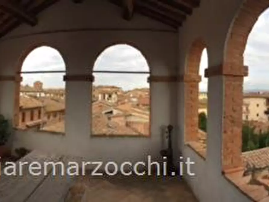 Immagine 1 di Appartamento in vendita  in Via Camollia, 128 a Siena