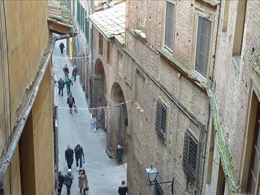 Immagine 2 di Appartamento in vendita  a Siena