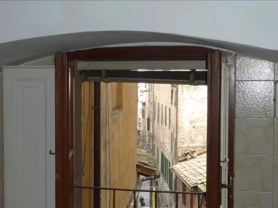 Immagine 9 di Appartamento in vendita  a Siena