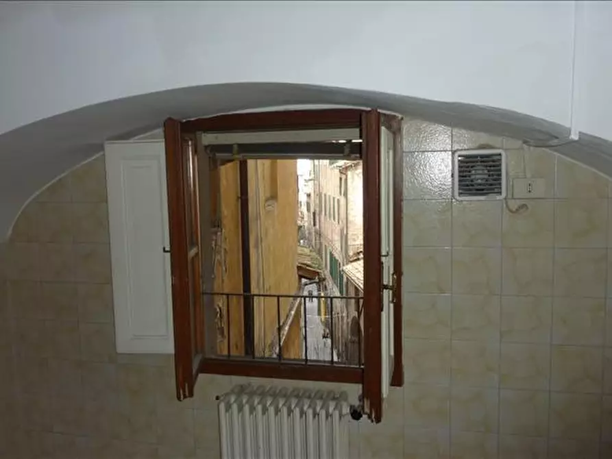 Immagine 10 di Appartamento in vendita  a Siena