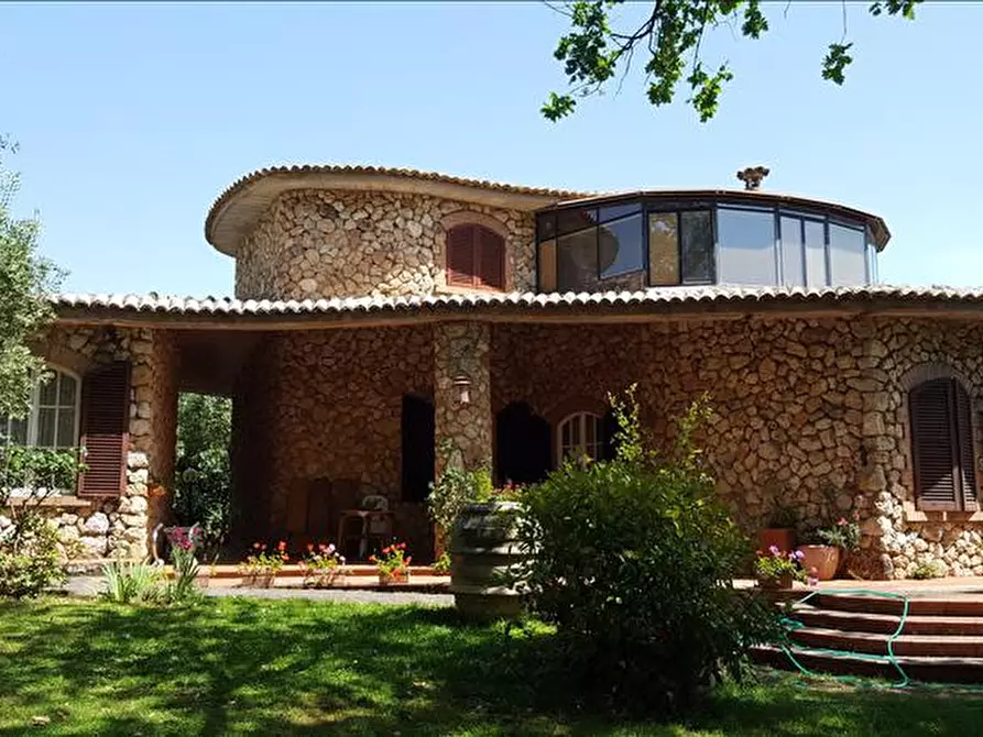 Immagine 2 di Villa in vendita  a Sovicille