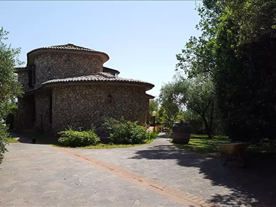 Immagine 3 di Villa in vendita  a Sovicille