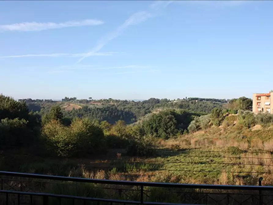 Immagine 4 di Appartamento in vendita  a Siena