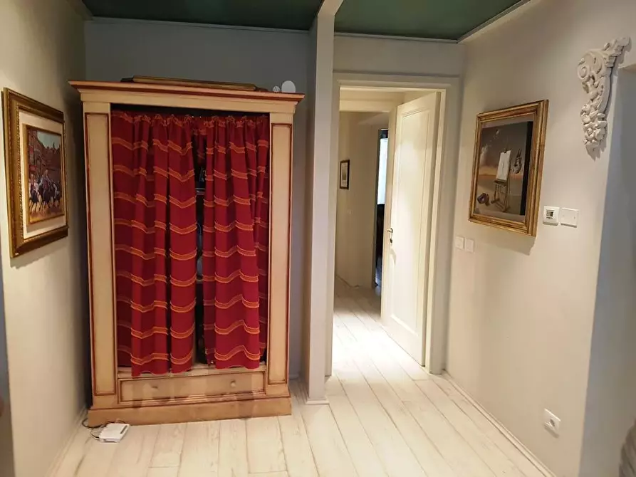 Immagine 4 di Appartamento in vendita  in Via del Porrione, 42 a Siena