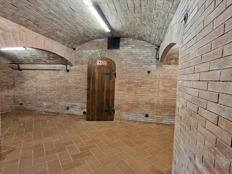 Immagine 1 di Locale commerciale in affitto  in Via Giovanni Duprè, 28 a Siena