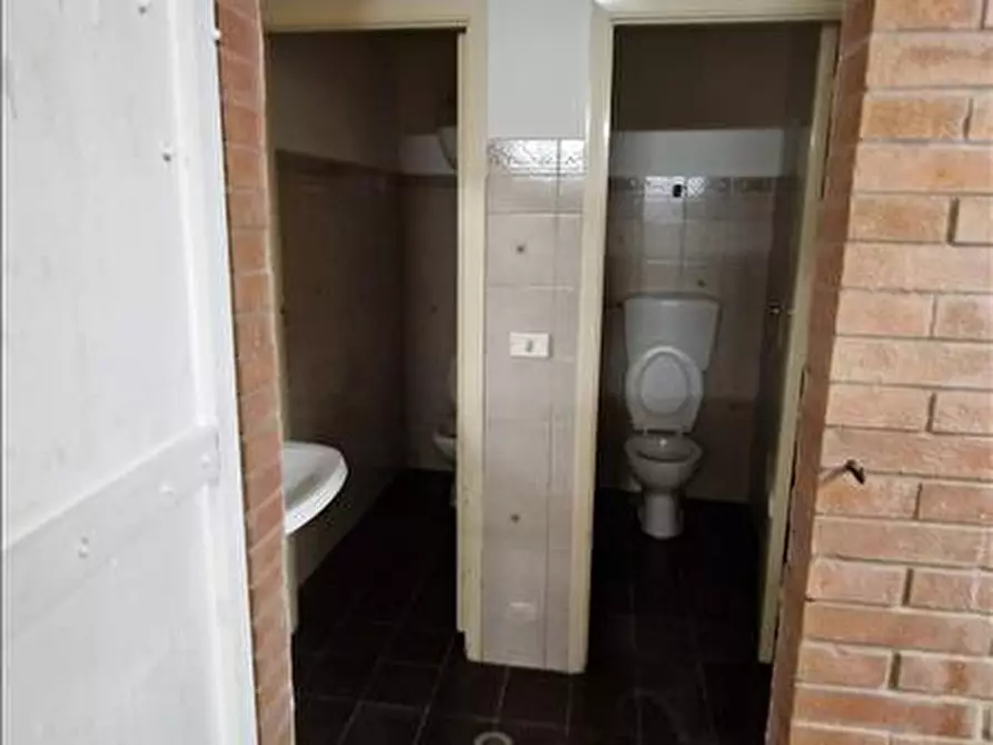 Immagine 3 di Locale commerciale in affitto  in Via Giovanni Duprè, 28 a Siena